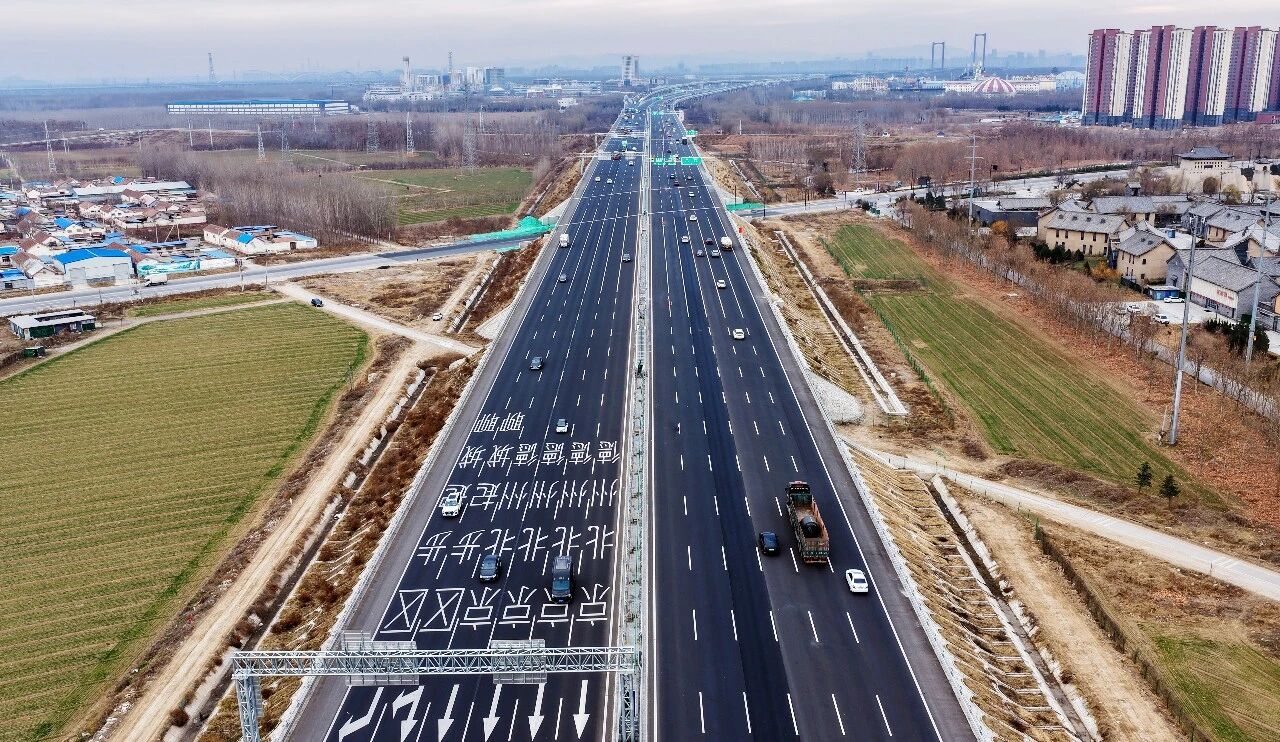 全国首个“六改十二车道”高速公路改扩建项目建成通车